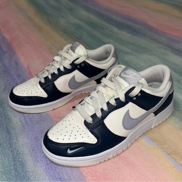 WOMEN'S NIKE DUNK LOW RETRO CASUAL SHOES size 5 - Picture 3 of 11